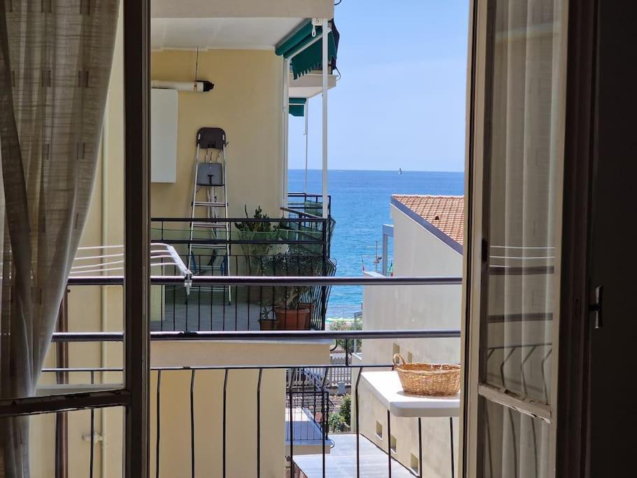Appartamento [50 metri dal mare] - Free parking e A/C Pietra Ligure Esterno foto