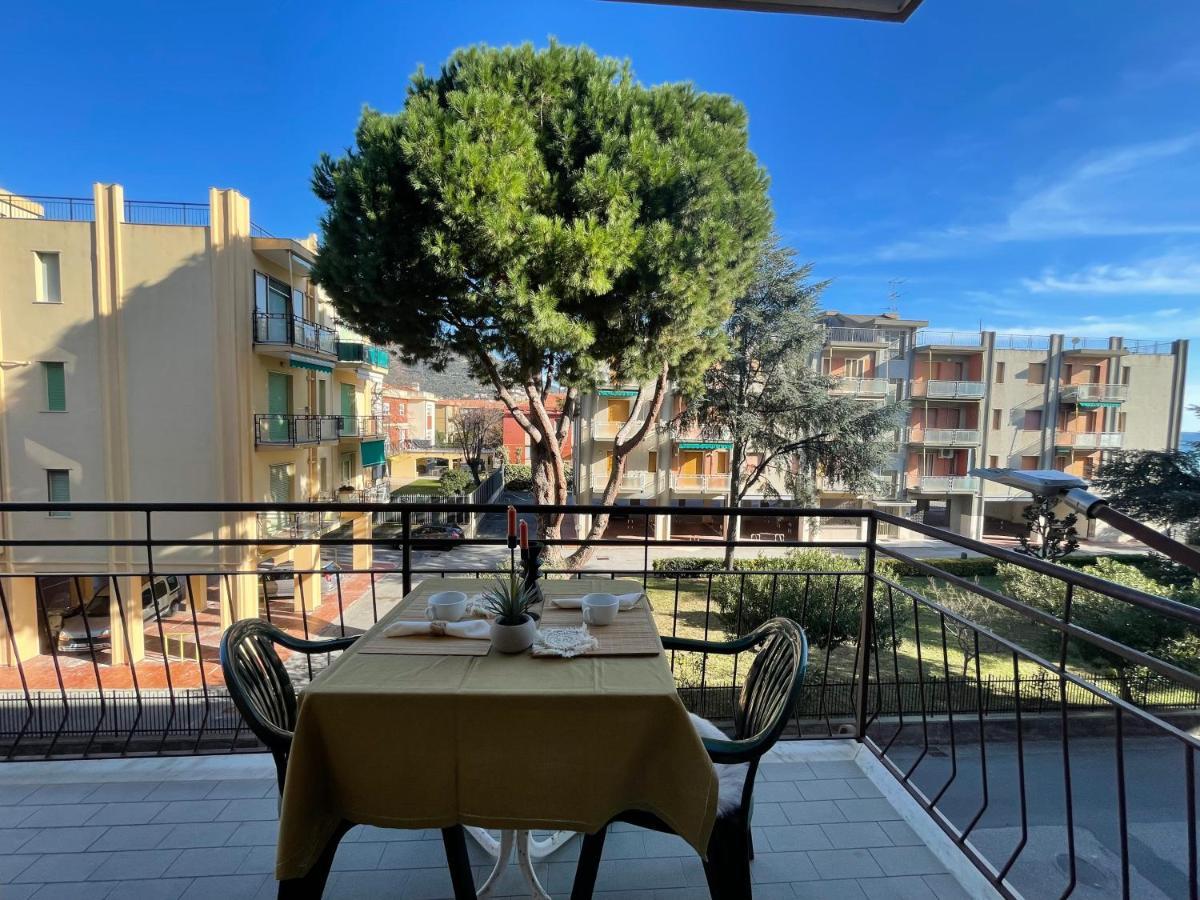Appartamento [50 metri dal mare] - Free parking e A/C Pietra Ligure Esterno foto
