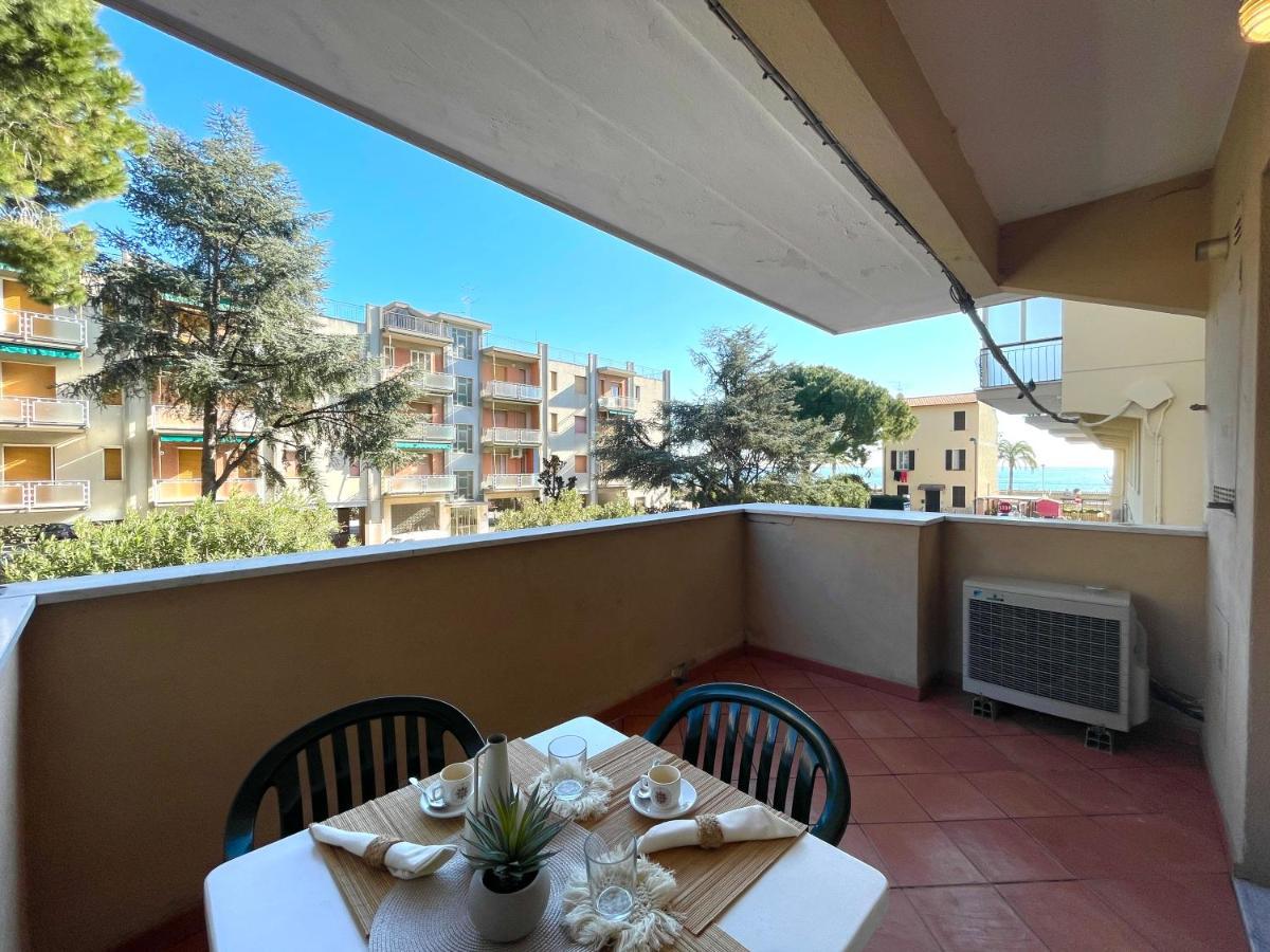 Appartamento [50 metri dal mare] - Free parking e A/C Pietra Ligure Esterno foto