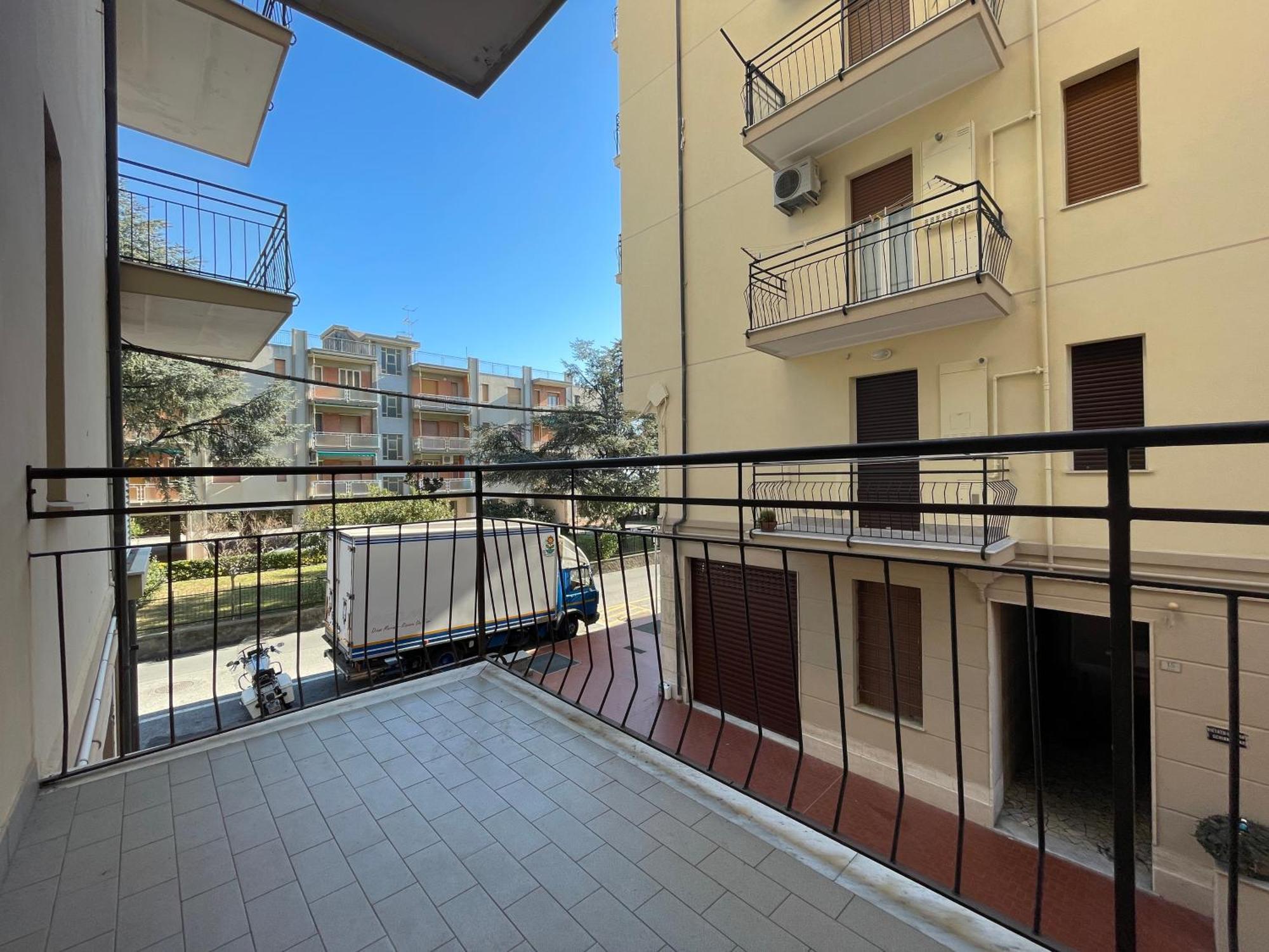 Appartamento [50 metri dal mare] - Free parking e A/C Pietra Ligure Esterno foto